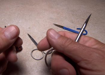 Video: How to Hold Your Scissors While Tying
